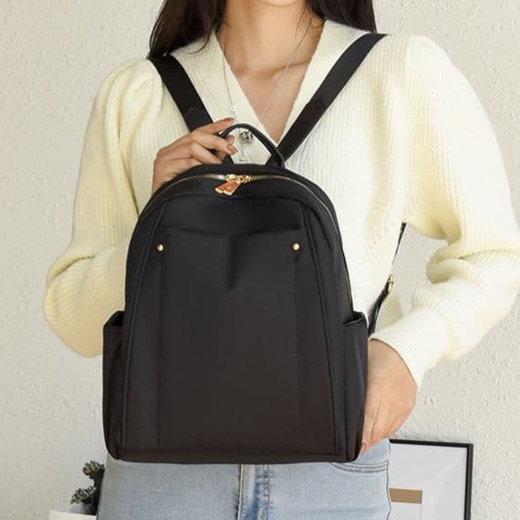 ビジネスバッグ レディース 上品スタイリッシュなスクエア型リュック